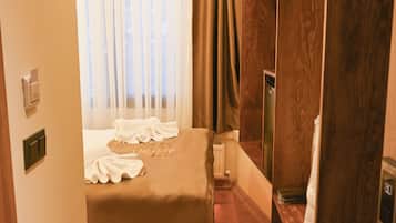 Standard Room, Partial Sea View | Premium bedding, in-room safe, laptop workspace, free WiFi