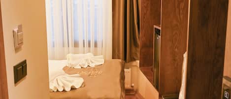 Standard Room, Partial Sea View