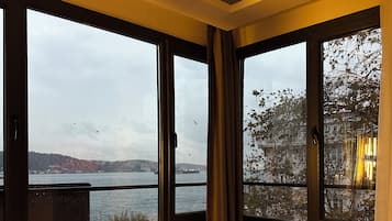 Quarto casal luxo, vista para o mar | Roupas de cama premium, cofres nos quartos