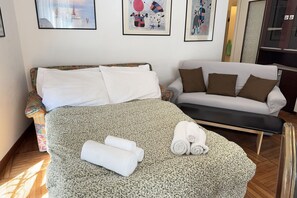 2 habitaciones, tabla de planchar con plancha, wifi y ropa de cama 