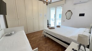A bedroom with a bed, a desk, a chair, a lamp, a wardrobe, and a chandelier. - [200m from the Sea] 3 min from Porto Sole (Sanremo)