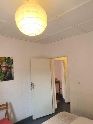 Desk, iron/ironing board, free WiFi - Mountain Scene BnB (Muhoza)