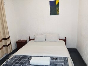 Desk, iron/ironing board, free WiFi - Mountain Scene BnB (Muhoza)
