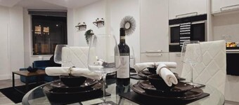 Abbey Corner by Nivaas 2 : One-Bedroom Premier Apartment