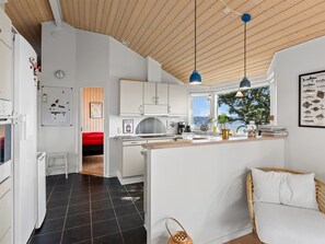 Fridge, microwave, dishwasher, cookware/dishes/utensils