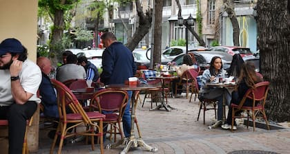 Chic 1BR Cascade Views and Near Opera