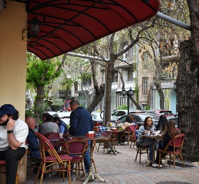 Chic 1BR Cascade Views and Near Opera