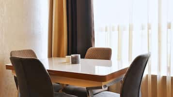 Signature Condo | Makan dalam bilik