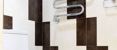 Signature Condo | Bathroom | Free toiletries, soap, shampoo, toilet paper