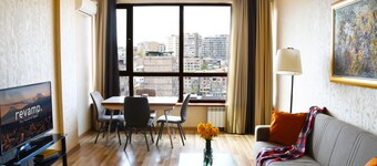 Chic 1BR Cascade Views and Near Opera