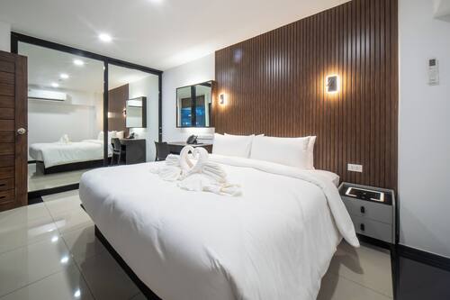 2 Bedroom Suite | Espacio para trabajar con un portátil, wifi gratis, ropa de cama