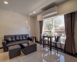1 Bedroom Suite | Living area