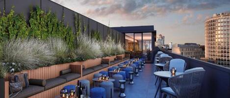 Tempat makan outdoor