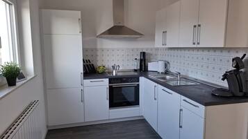 Fridge, stovetop, dishwasher, coffee/tea maker
