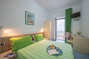 Comfort Double or Twin Room, Balcony, Hill View | In-room safe, desk, laptop workspace, soundproofing - Dint' a Torre Bed & Breakfast (Scala)