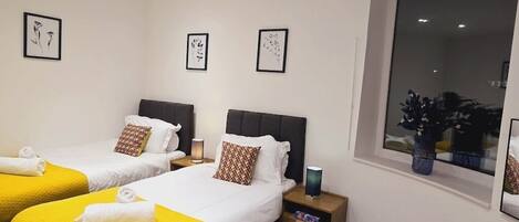 1 chambre, fer et planche à repasser, Wi-Fi, draps fournis