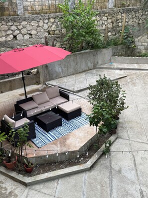 Terrace/patio - Modern Chateau (Portland)