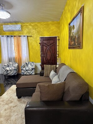 Smart TV - Modern Chateau (Portland)