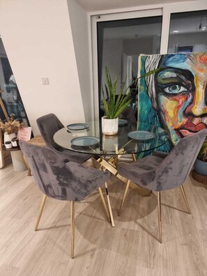 Dining - Beckenham Penge Border SE20 - Sleek Double Bedroom with  En-suite in SHARED FLAT (Beckenham)