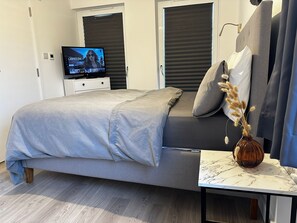 1 bedroom, iron/ironing board, WiFi - Beckenham Penge Border SE20 - Sleek Double Bedroom with  En-suite in SHARED FLAT (Beckenham)
