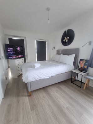 1 bedroom, iron/ironing board, WiFi - Beckenham Penge Border SE20 - Sleek Double Bedroom with  En-suite in SHARED FLAT (Beckenham)