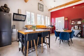 Micro-ondes, four, plaque de cuisson, lave-vaisselle