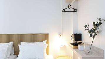 Standard-Zweibettzimmer, Nichtraucher, eigenes Bad | Schreibtisch, laptopgeeigneter Arbeitsplatz, Bügeleisen/Bügelbrett