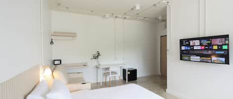 Quarto luxo, para não fumantes, banheiro privativo | Escrivaninha, espaço de trabalho para notebook