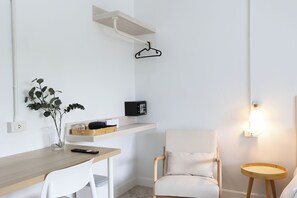 Desk, laptop workspace, iron/ironing board, free WiFi - LFOUR  (Phuket)