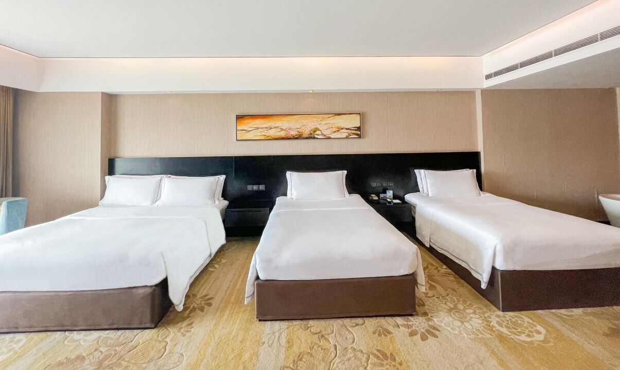 Familierom, utsikt mot innsjø | Skrivebord for bærbar PC og wi-fi (inkludert)