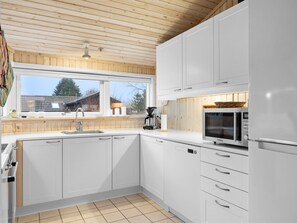 Fridge, microwave, dishwasher, cookware/dishes/utensils