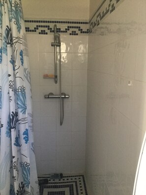Shower, hair dryer, towels - Villa sea view swimming pool very close to sea and town center on foot (Bandol)