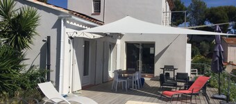 Villa sea view swimming pool very close to sea and town center on foot