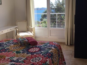 4 makuuhuonetta, silitysrauta/-lauta, Wi-Fi, vuodevaatteet