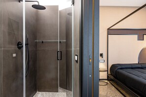 Studio Bisnis (0 Bedroom) | Kamar mandi | Shower, perlengkapan mandi gratis, pengering rambut, dan kloset