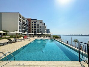 حمّام سباحة خارجي