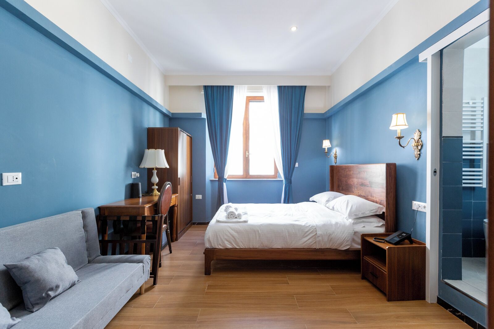 Coffres-forts dans les chambres, bureau, rideaux occultants