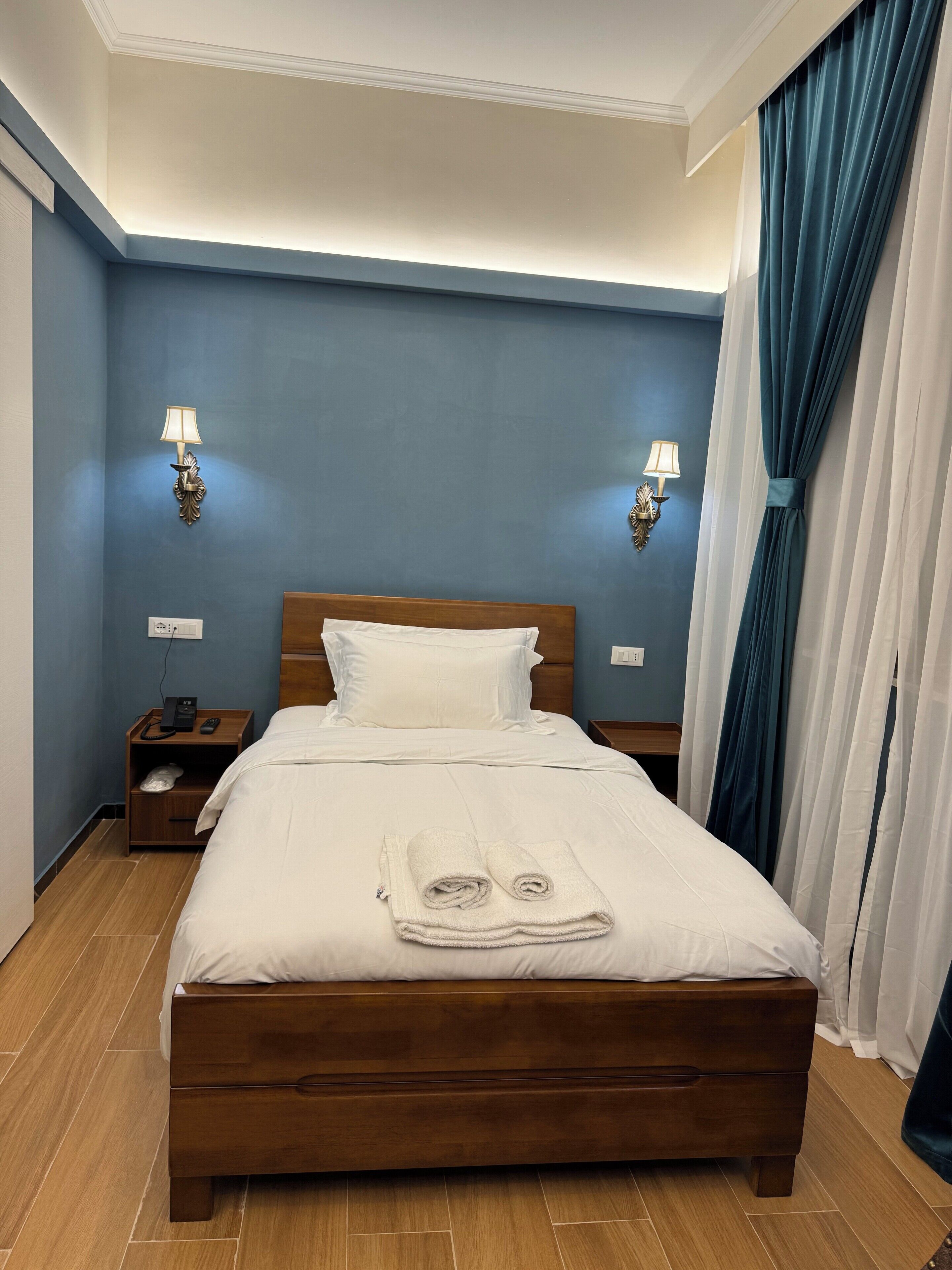 Habitación individual económica, 1 cama individual | Caja fuerte, escritorio, espacio para trabajar con un portátil