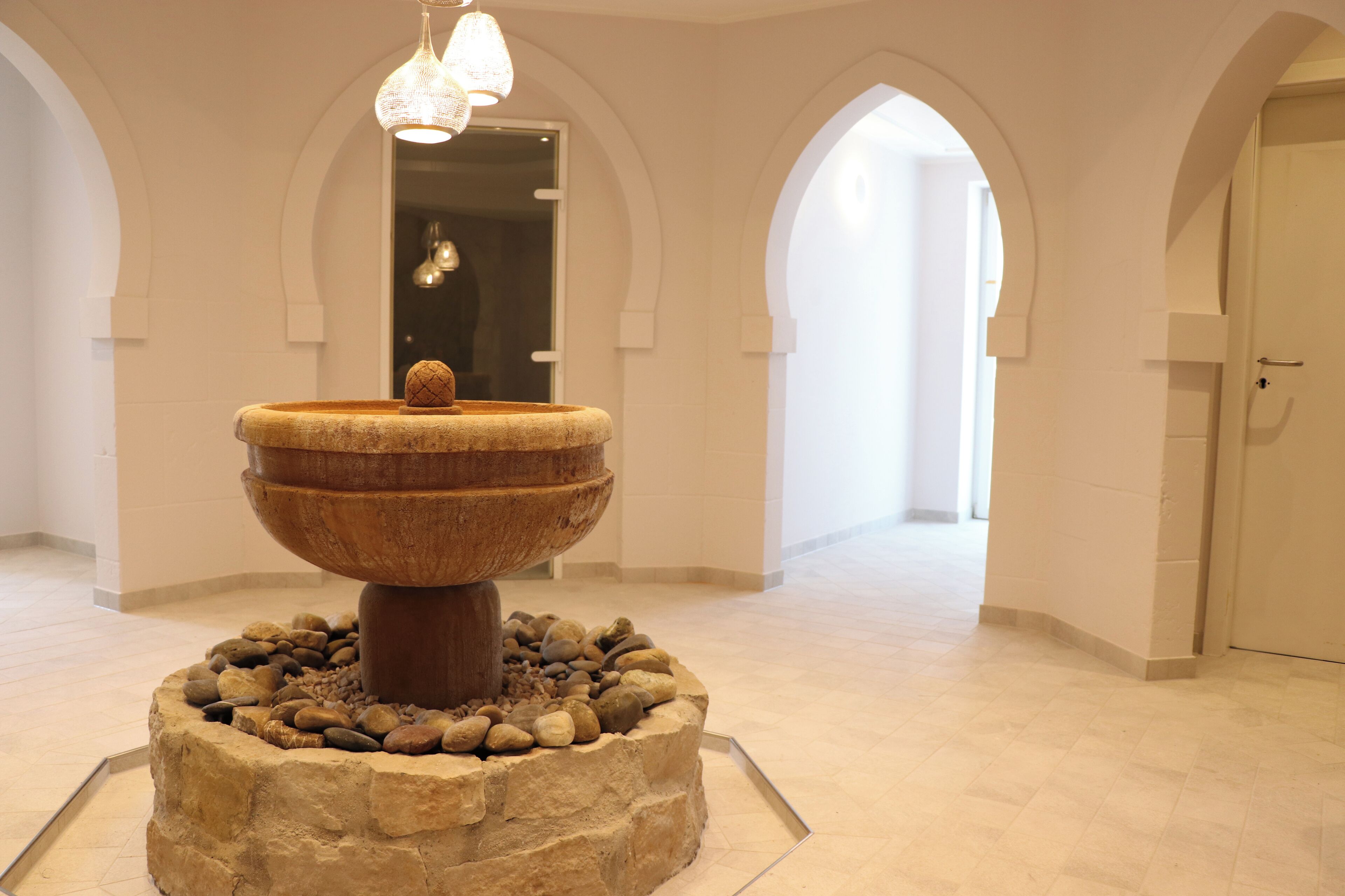 Sauna, baño de vapor, 1 sala de tratamiento y masajes 