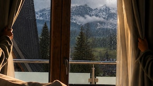 Premium-Apartment, Whirlpool, Bergblick | Ausblick vom Zimmer