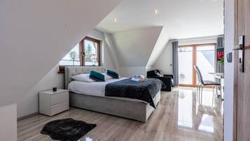 Luxury-Studiosuite, Whirlpool, Bergblick | 1 Schlafzimmer, individuell dekoriert, individuell eingerichtet