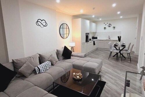 Abbey Corner By Nivaas 3 : One-Bedroom Premier Apartment
