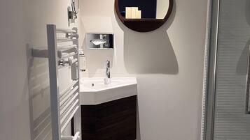 Shower, hair dryer, towels, shampoo