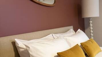 4 bedrooms, desk, blackout curtains, iron/ironing board