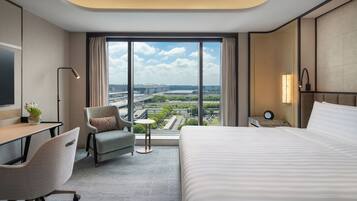 Minibar, caixa forta a l'habitació, escriptori i cortines opaques