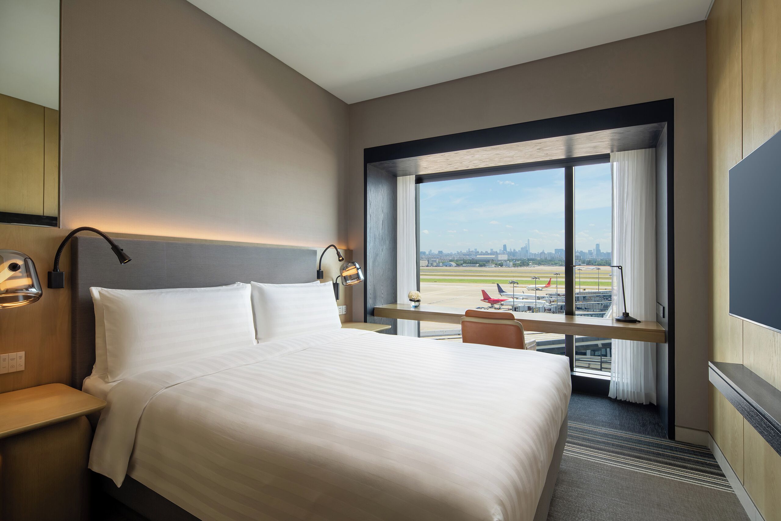Premier Room, 1 King Bed (Traders, Airport View)