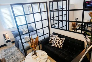 Smart TV, stereo - Casa Lolanthe Fully Furnished Studio Unit with NETFLIX (Dasmariñas City)