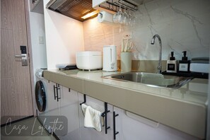 Fridge, microwave, stovetop, electric kettle