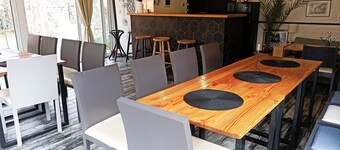 Spacious 6-bedroom house with AC and WiFi in Pomorie, 5 min walk to the beach.