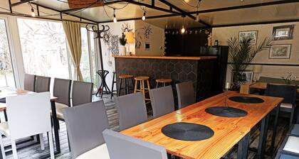 Spacious 6-bedroom house with AC and WiFi in Pomorie, 5 min walk to the beach.